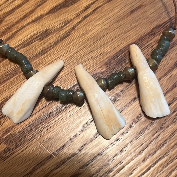 Horse Tooth Buffalo Leather Layer Necklace with authentic natural Beads - Picture 2 of 4